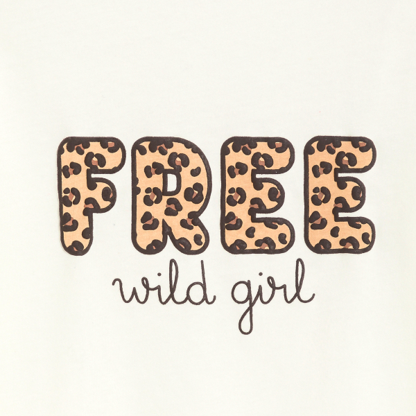 تيشيرت عليه عبارة ومزين برسمة جلد الفهد باللون البني الفاتح للفتيات